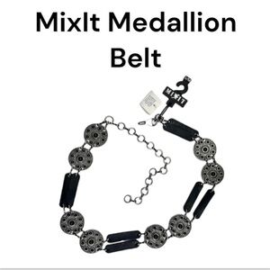 NWT MixIt zinc & Leather Medallion Adjustable Belt Size Small/Medium